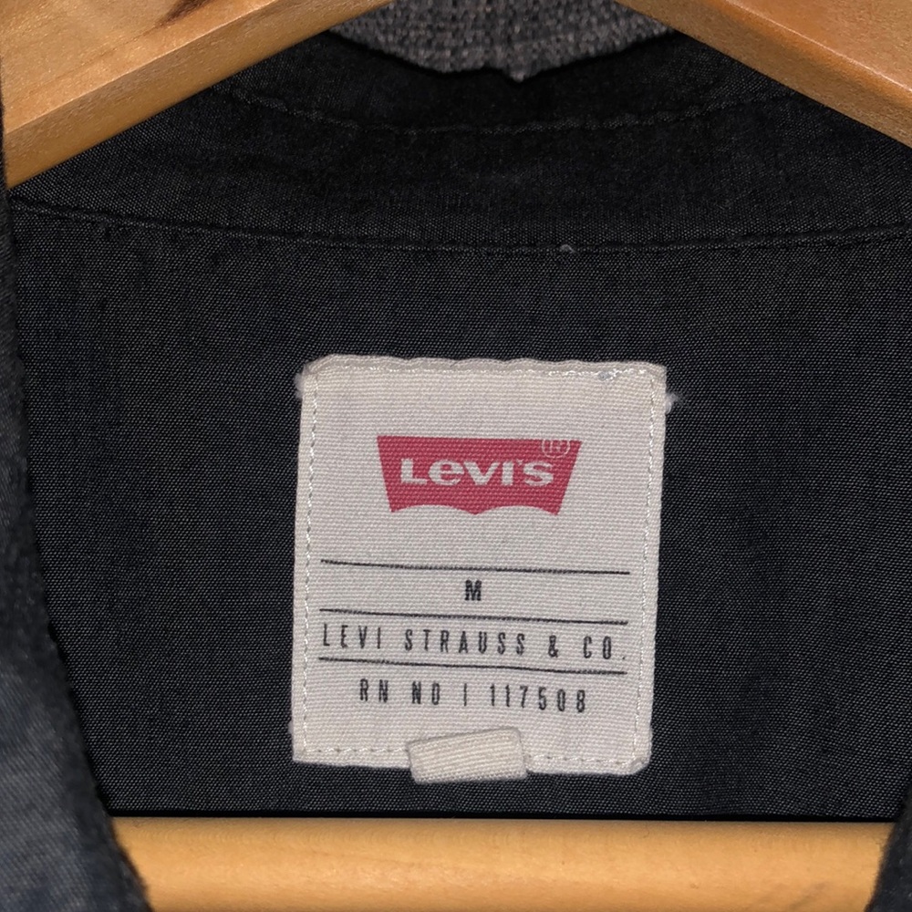 LEVIS BUTTON SHIRT - Picture 2 of 3